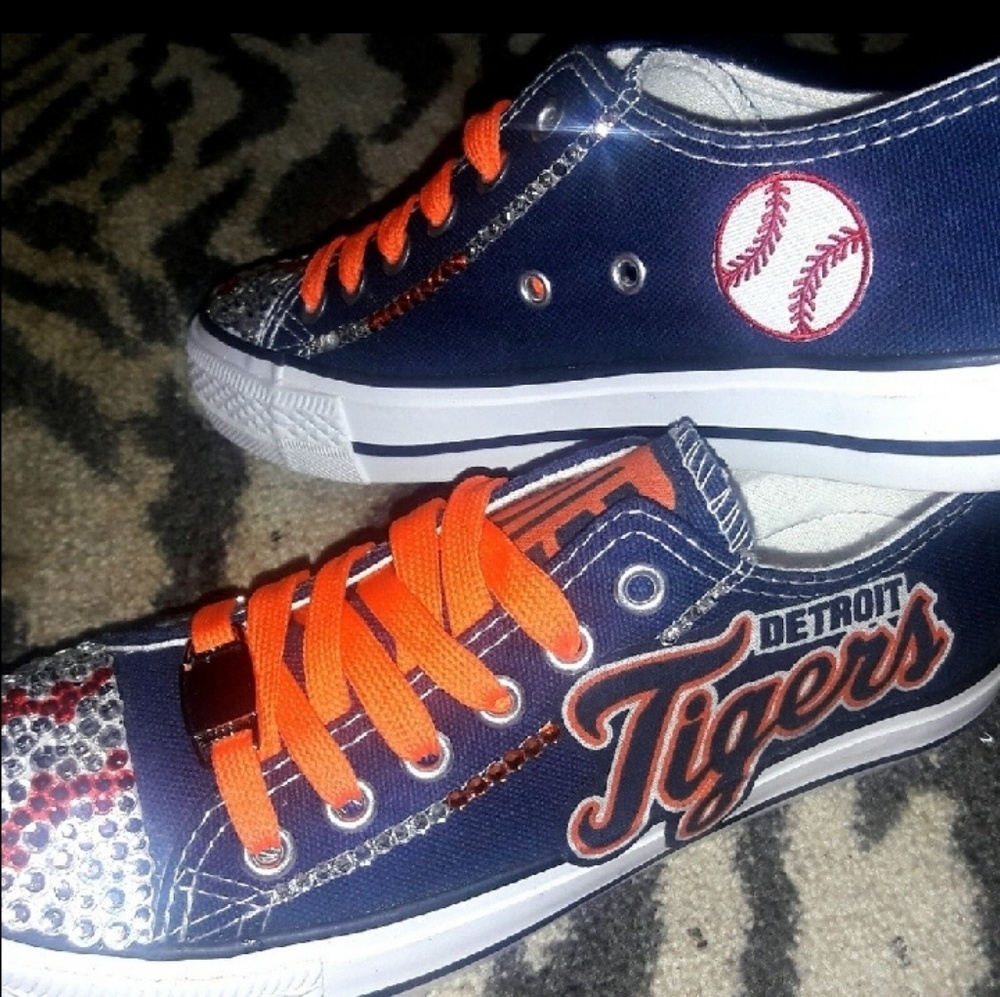 Customized "DETROIT TIGERS" sneakers
